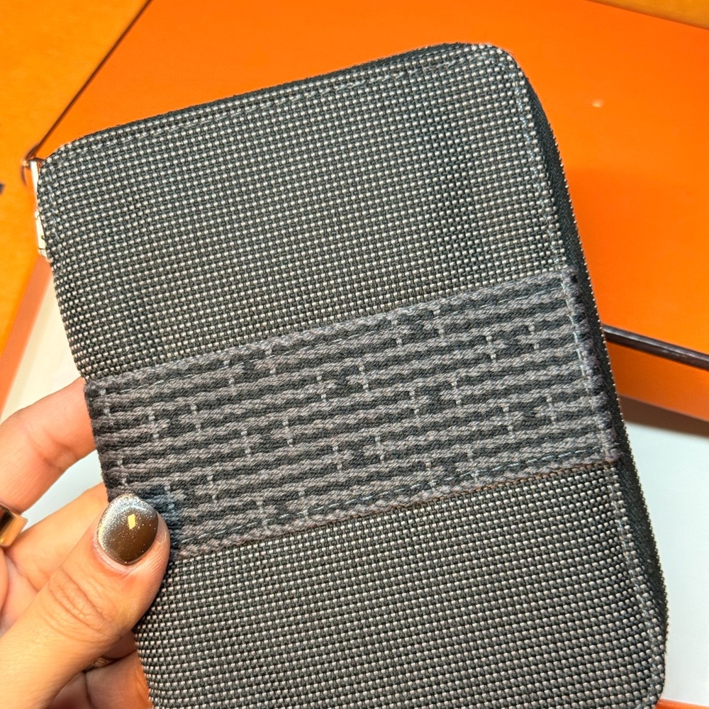 Authentic Vintage Hermes Her Line Zip-around Agenda Day Planner Full Inclusion